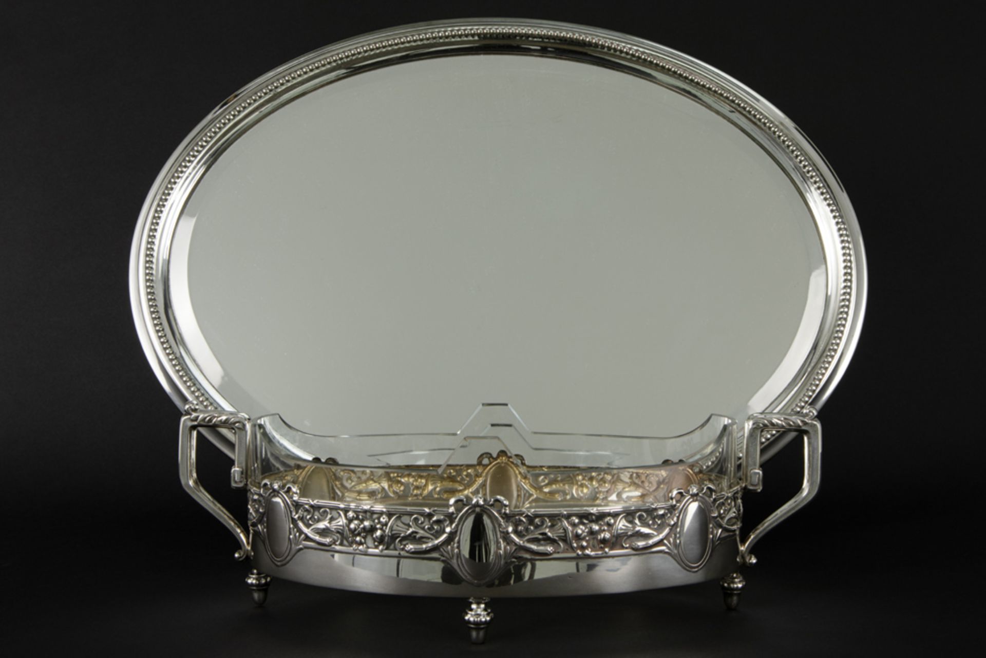 'antique' German centerpiece in crystal and marked solid silver on an oval tray with mirror || ' - Image 4 of 7