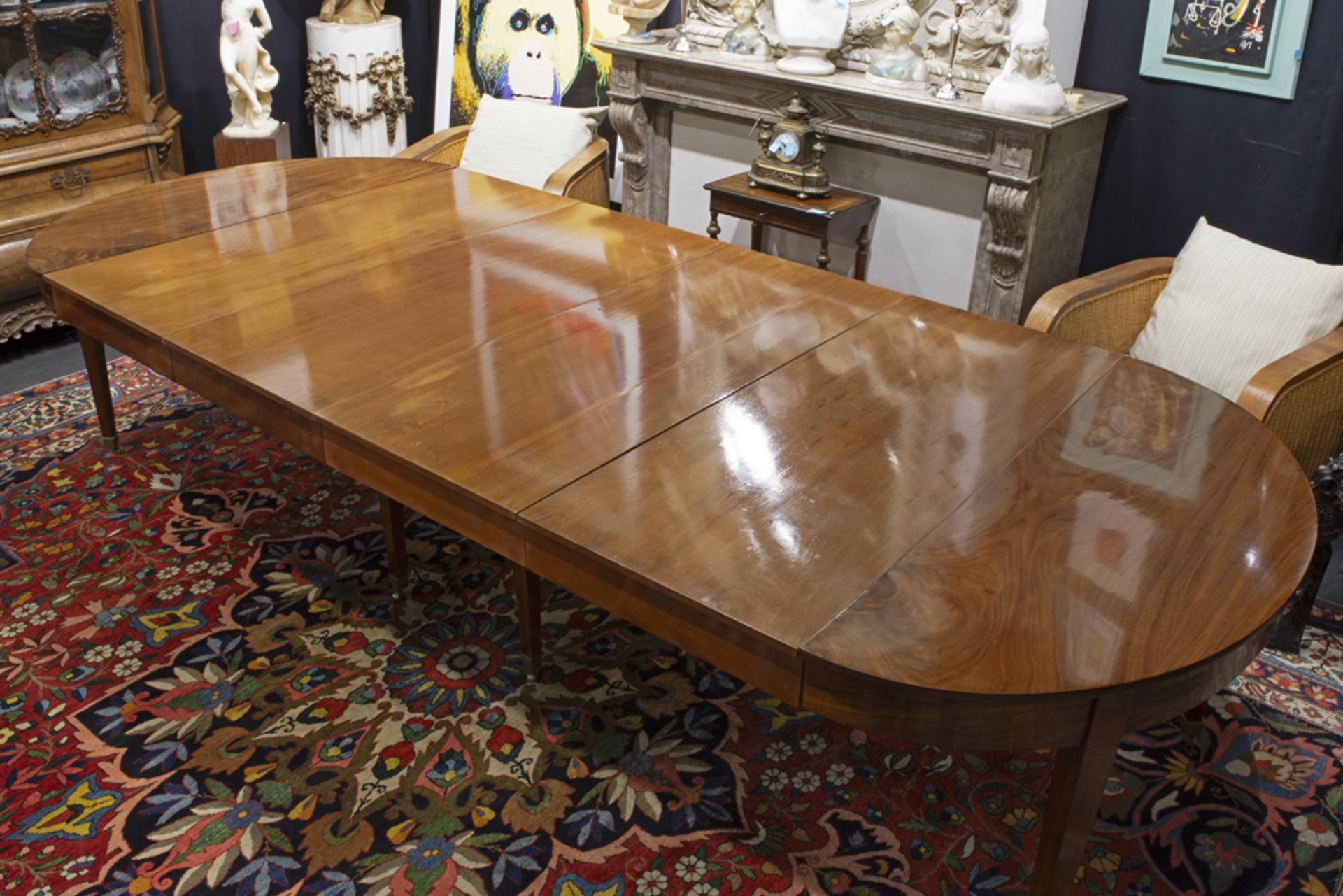 beautiful late 18th Cent. neoclassical table in mahogany with eight feet and with an oval extendable - Bild 2 aus 2