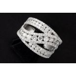 very nice ring in white gold (18 carat) with ca 2 carat of very high quality brilliant cut