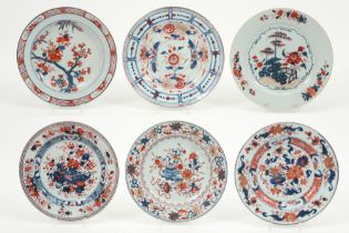 six 18th Cent. Chinese plates in porcelain with Imari decors || Lot van zes achttiende eeuwse