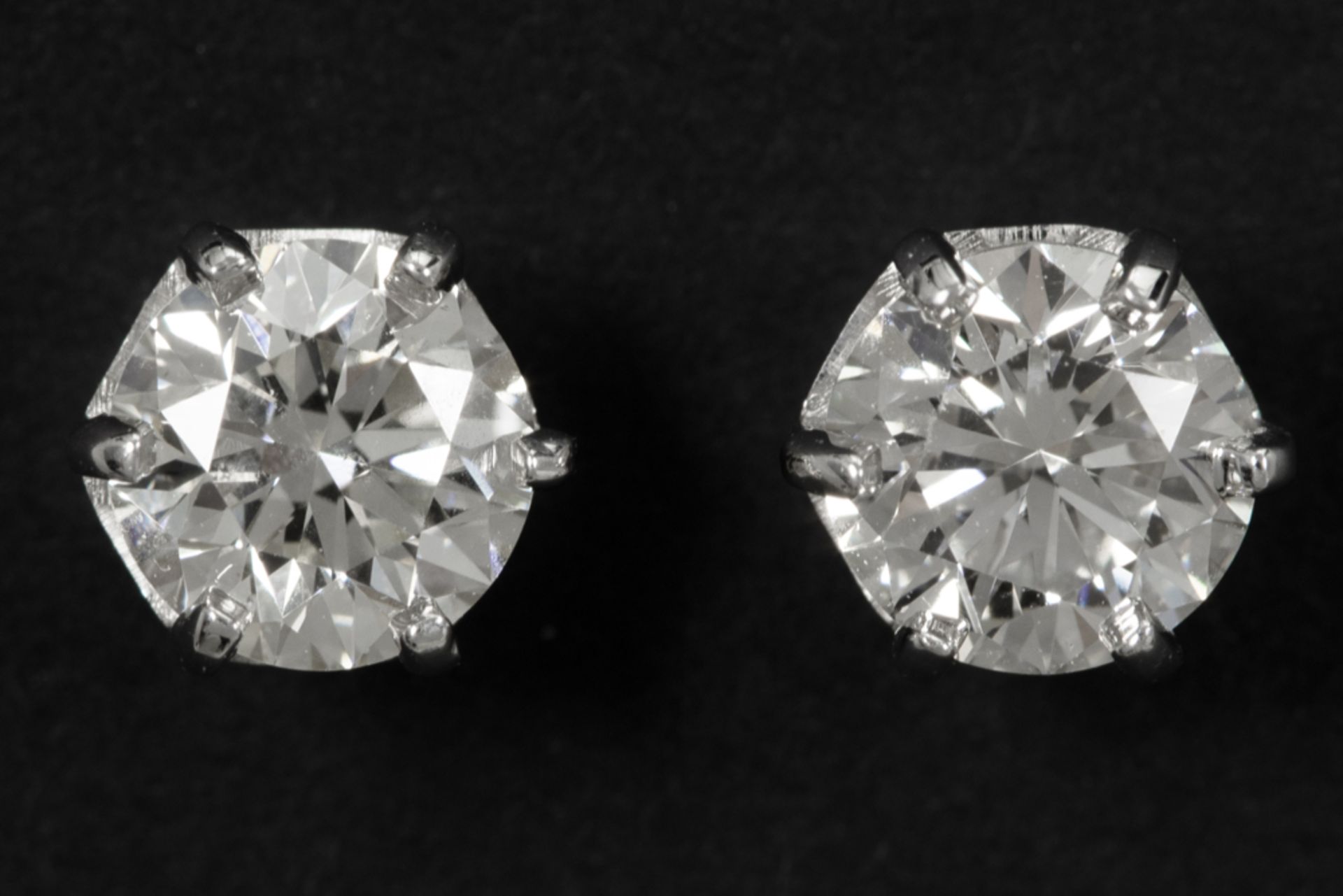 pair of earrings in white gold (18 carat) each with one high quality brilliant cut diamond (together