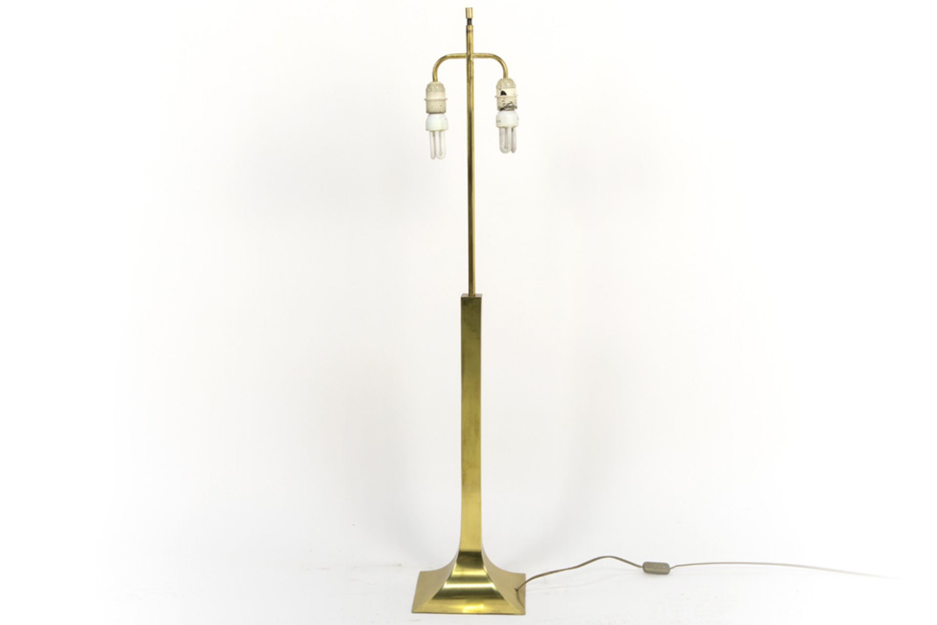 quite big seventies' design floor lamp || Vrij grote seventies' design lamp met voet in laitue - - Image 2 of 2