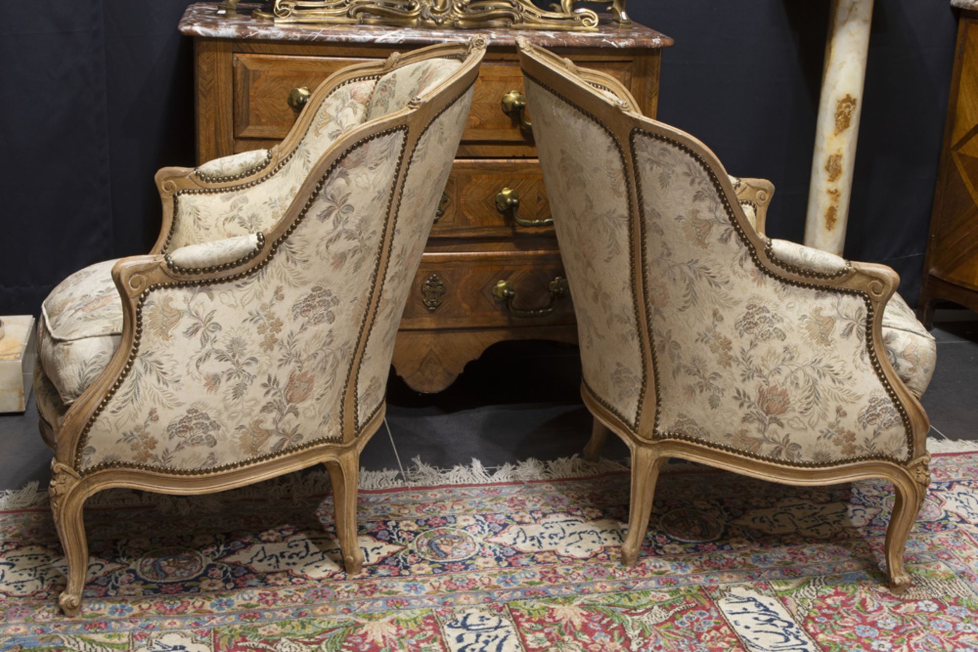 pair of elegant Louis XV style armchairs || Paar fauteuils met elegant model in Lodewijk XV-stijl - Image 2 of 2