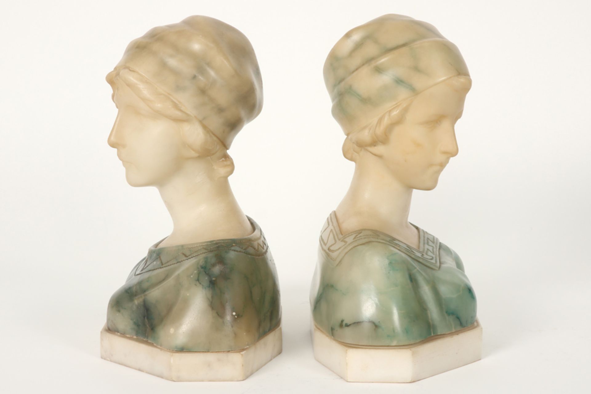 pair of antique sculptures in alabaster and marble - signed Richard Aurili || AURILI RICHARD (1834 - - Image 2 of 5