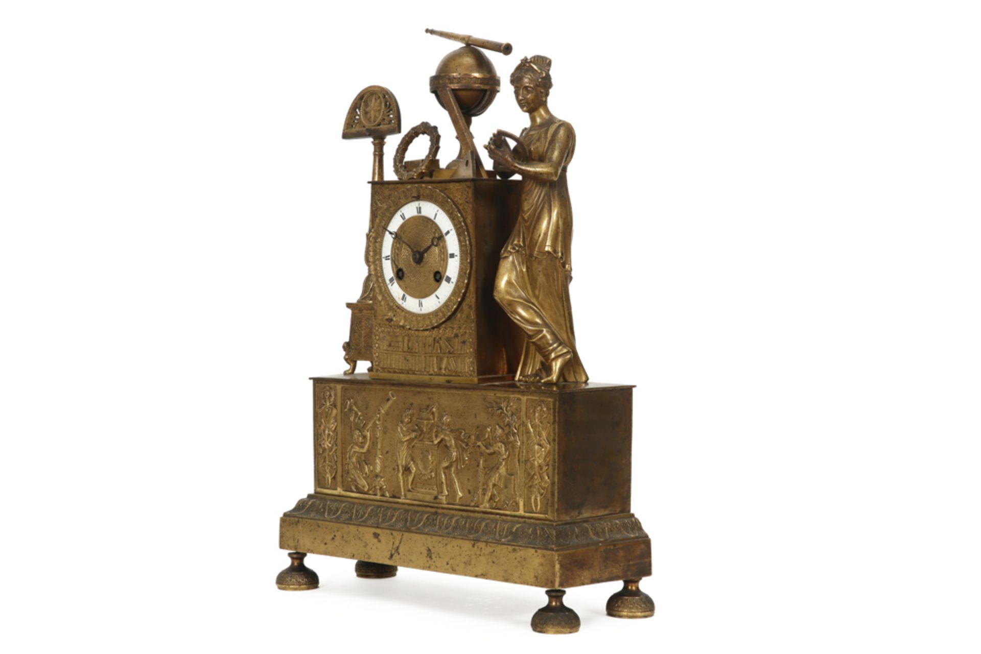 early 19th Cent. Empire style clock with its case in gilded bronze with a lady with all kinds of - Image 3 of 4