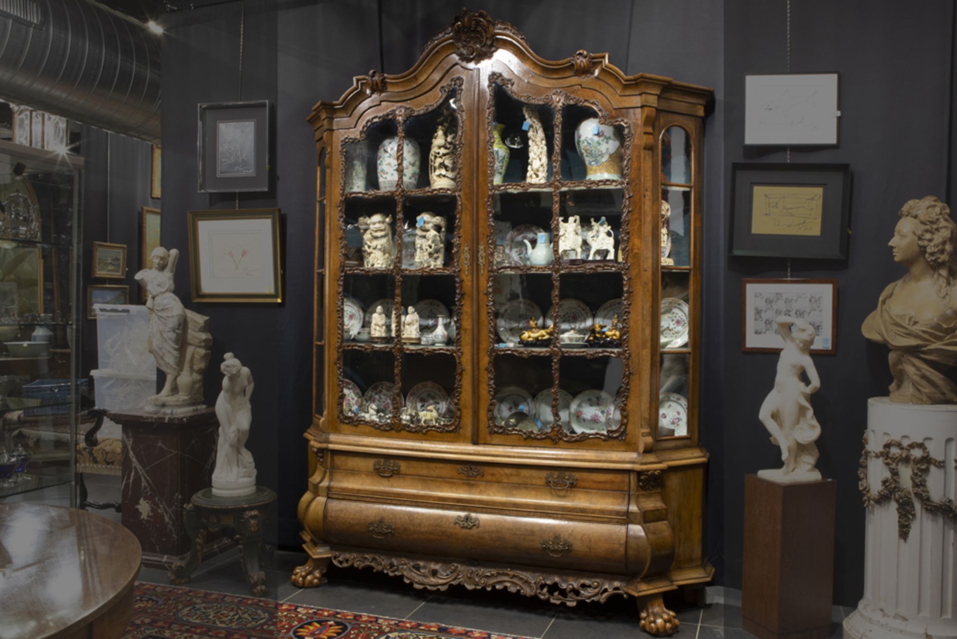 antique Dutch Louis XV style cabinet in burr of walnut and walnut || Antiek Hollands kabinet in