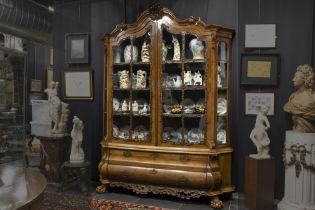 antique Dutch Louis XV style cabinet in burr of walnut and walnut || Antiek Hollands kabinet in