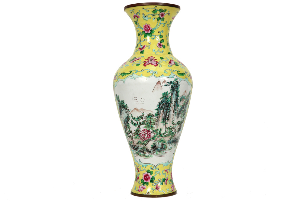 Chinese vase in cloisonné with Qing style decors || Chinese vaas in cloisonné met landschapsdecors - Image 2 of 4