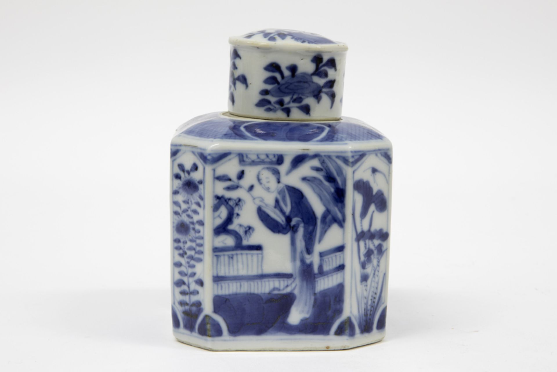 18th Cent. Chinese lidded teacaddy in porcelain with a blue-white decor with Long Eliza's decor (Mei - Bild 3 aus 7