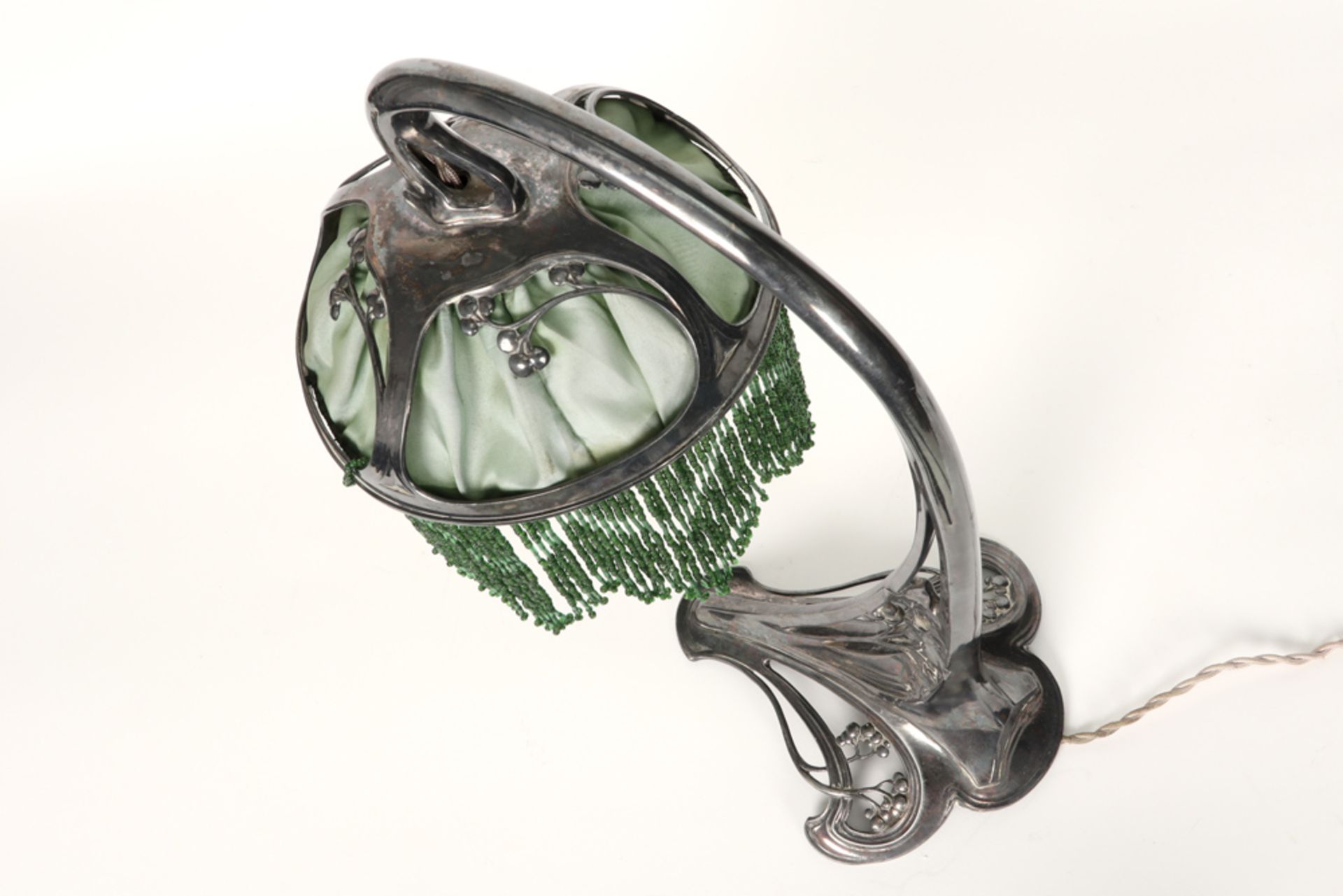 quite rare WMF marked Art Nouveau desk lamp with typical ornamentation || WMF vrij zeldzame Art - Image 3 of 3