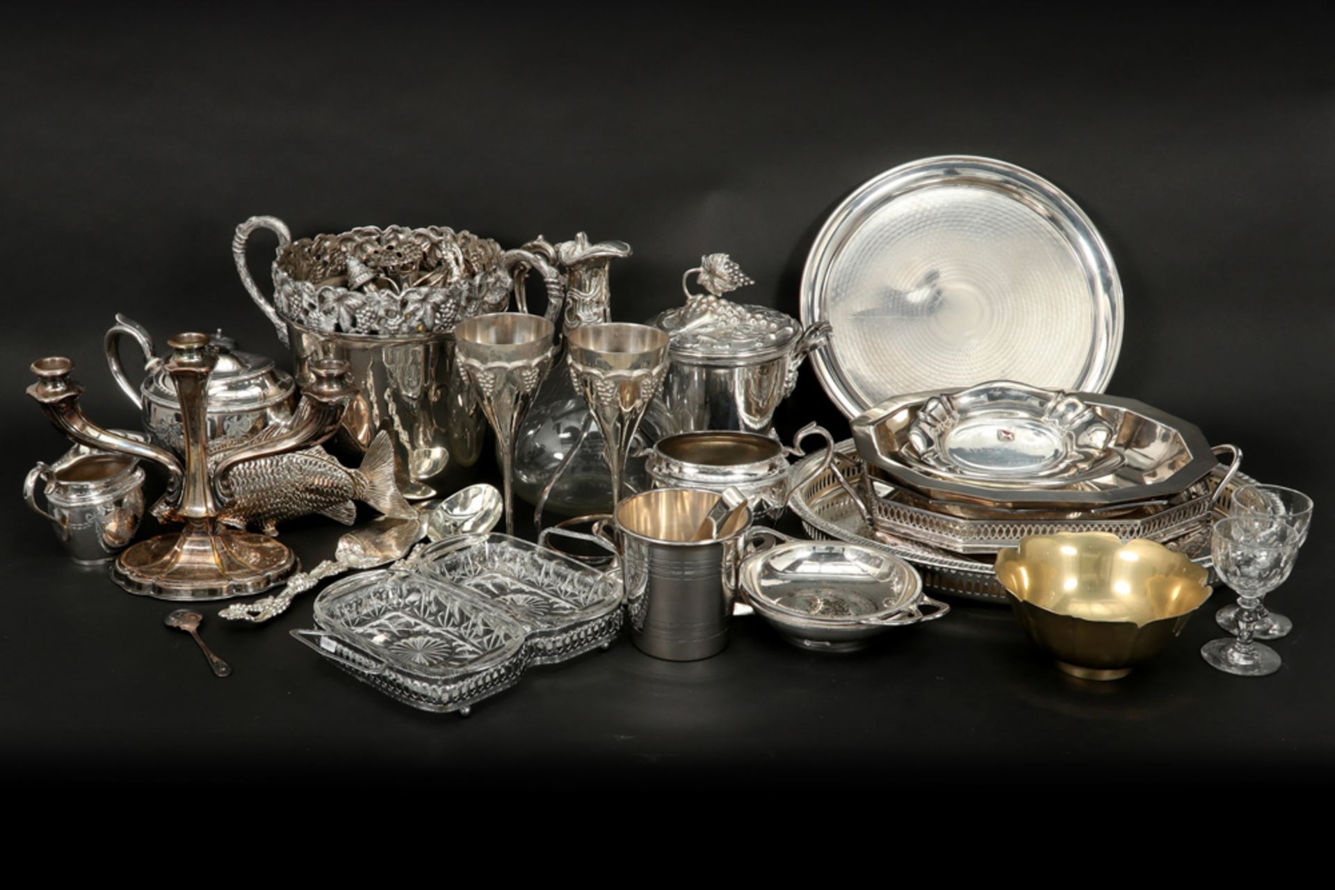 several silverplated items || Lot verzilverd metaal