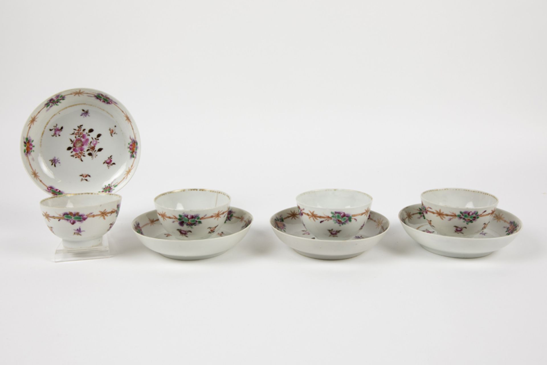 four 18th Cent. Chinese sets of cup and saucer in porcelain with a polychrome floral decor || Vier