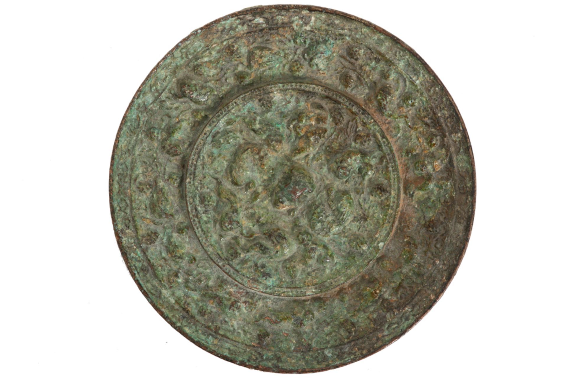 two Chinese mirrors : one in metal from the Qing period and one in bronze from the Han period || Lot - Image 4 of 4