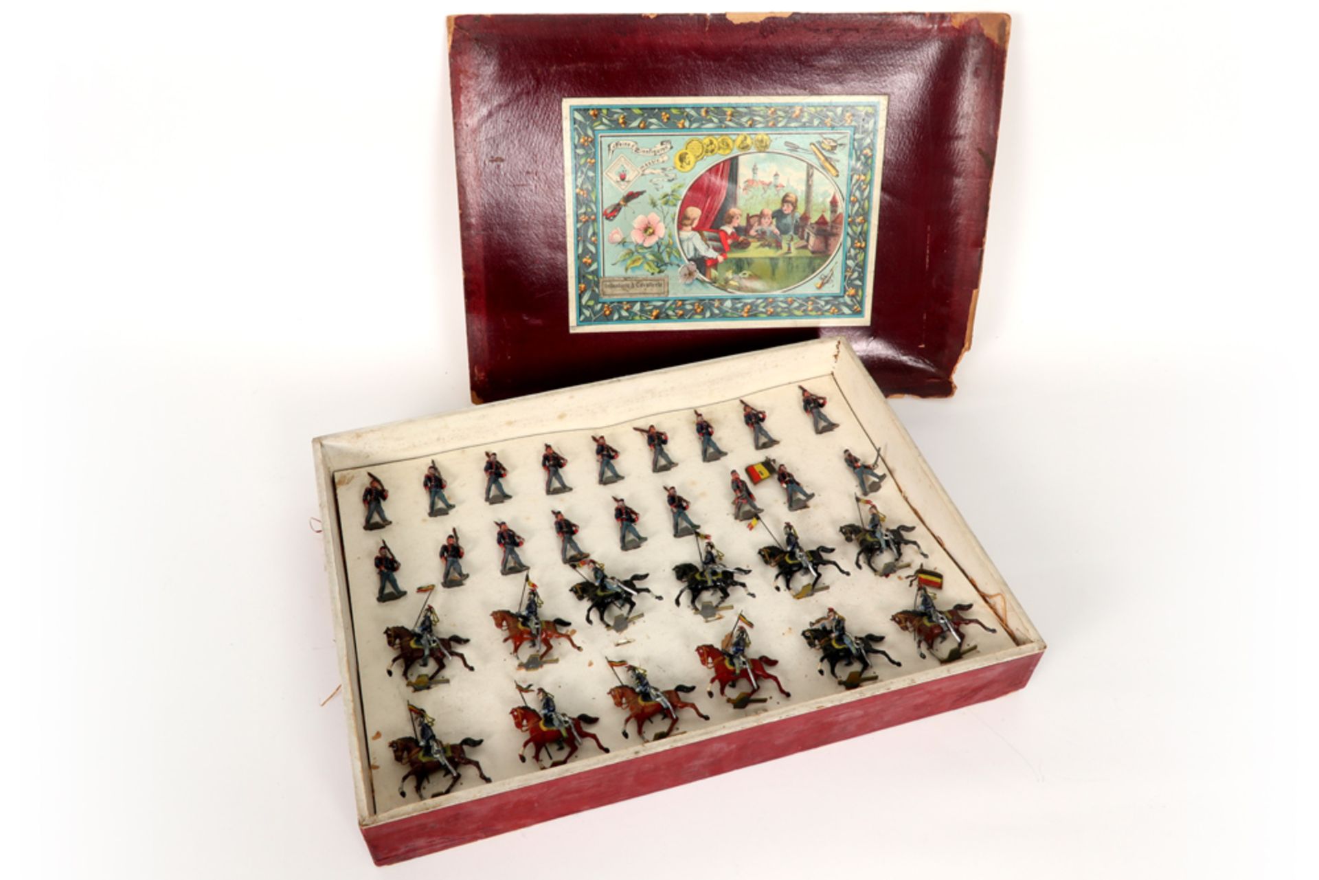 set of thirty "soldier" figures in painted pewter - with their box || Set van dertig "soldaatjes" in
