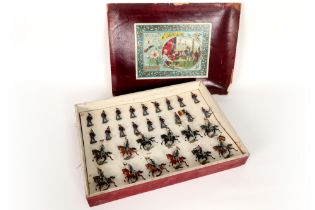 set of thirty "soldier" figures in painted pewter - with their box || Set van dertig "soldaatjes" in