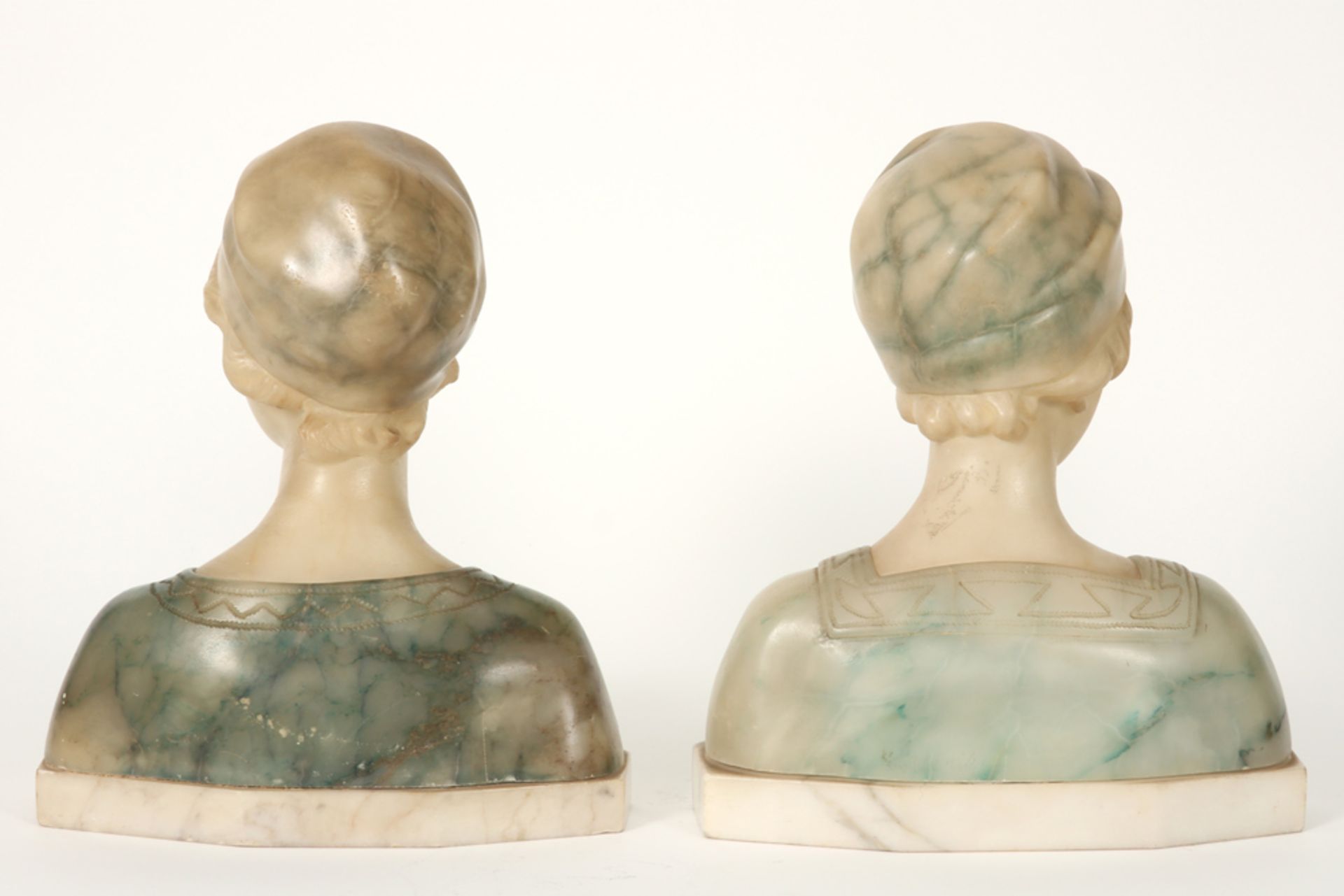 pair of antique sculptures in alabaster and marble - signed Richard Aurili || AURILI RICHARD (1834 - - Image 3 of 5