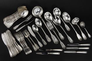 49 pieces of Belgian Wolfers signed cutlery in marked silver || WOLFERS 49-delig bestek met een