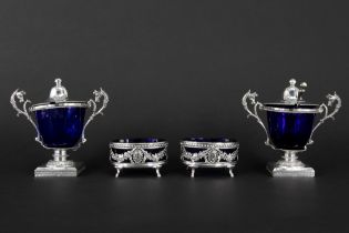 pair of salts and a pair of mustard pots in silver || Lot (4) van een paar zoutvaatjes en een paar