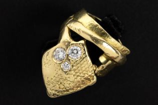 Monhof signed ring with a unique typical lost wax design in yellow gold (18 carat) with 0,45 carat