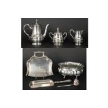 various lot of silverplated items amongst which a 3pc coffee set || Lot verzilverd metaal met een