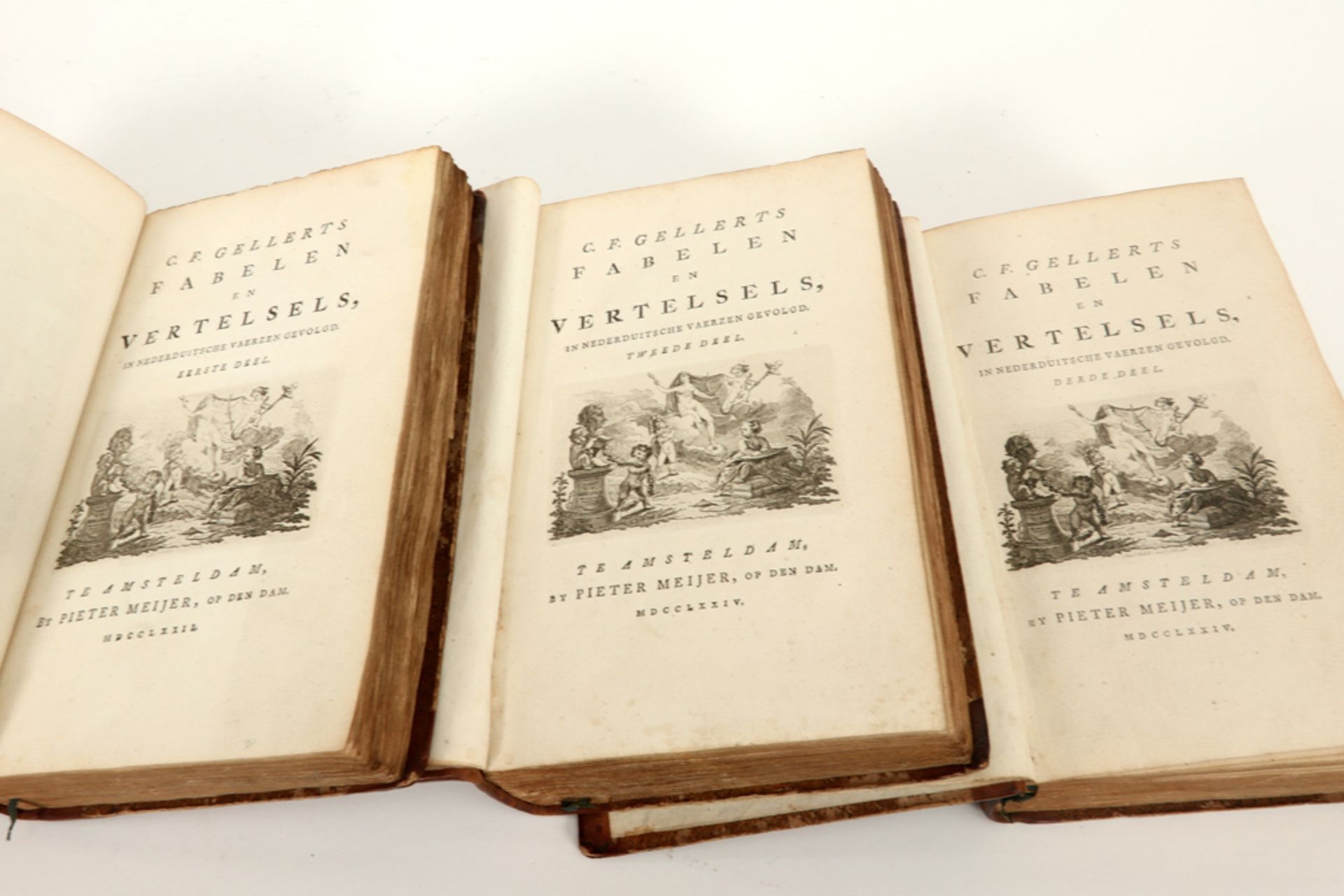 18th Cent. series of three books bound in leather - with a lot of engravings || Achttiende eeuwse