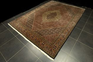 finely knotted Persian Bidjar with classic design and colors || Fijngeknoopte Perzische Bidjar met