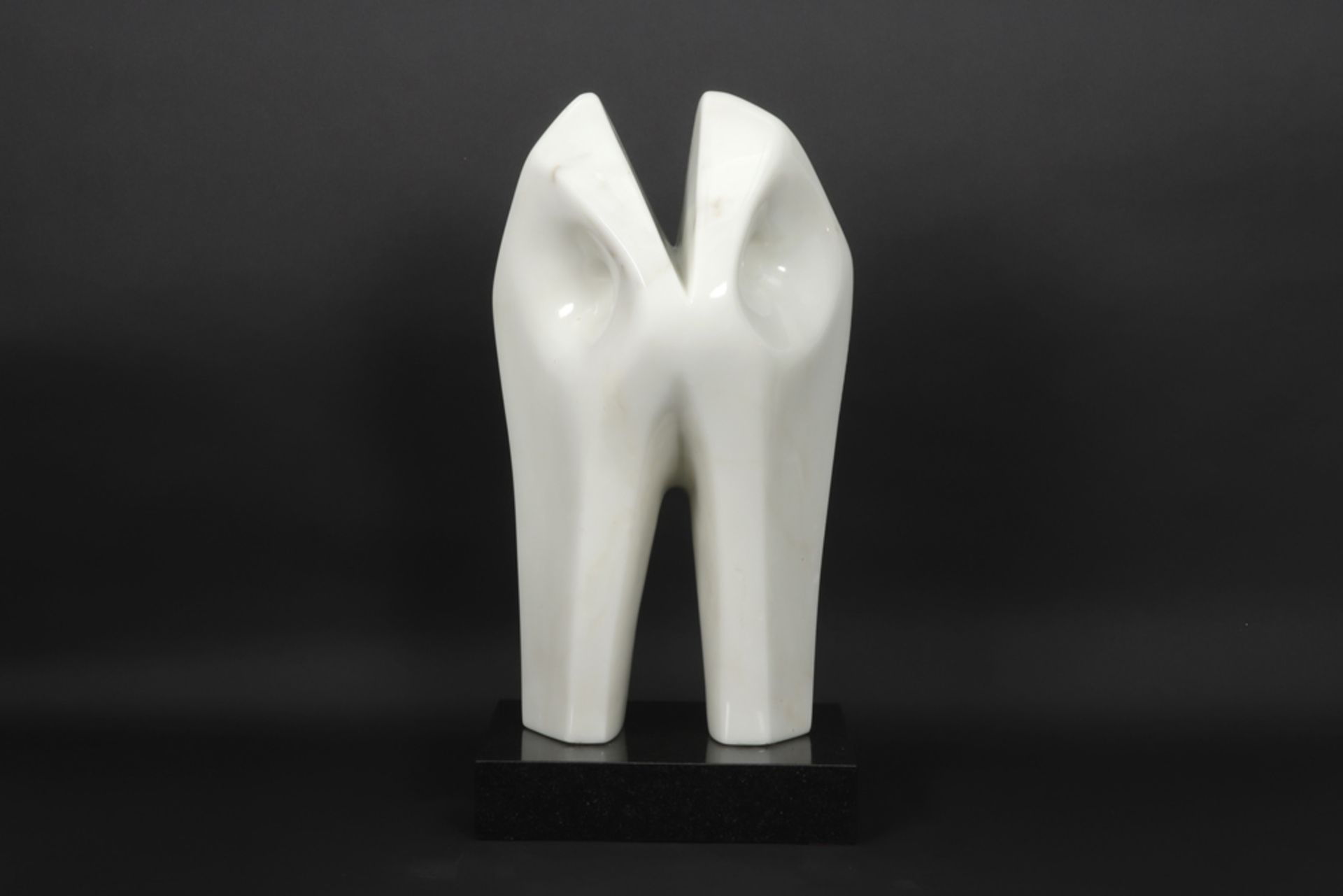 20th Cent. Belgian abstract sculpture in white and black marble - attributed to/in the style of