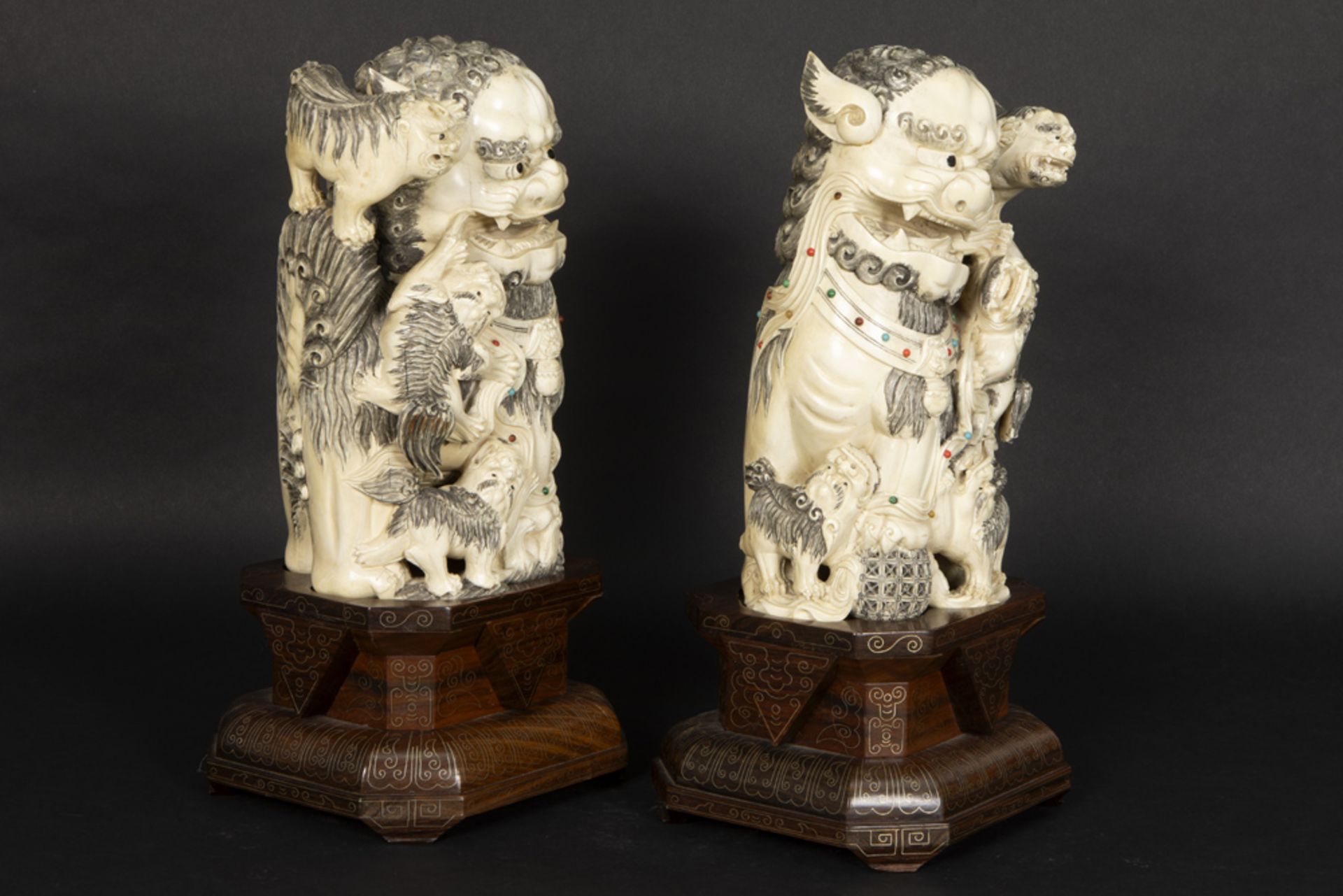 pair of antique Chinese Qing period sculptures in ivory with inlaid cabochons of several kinds of - Image 2 of 7