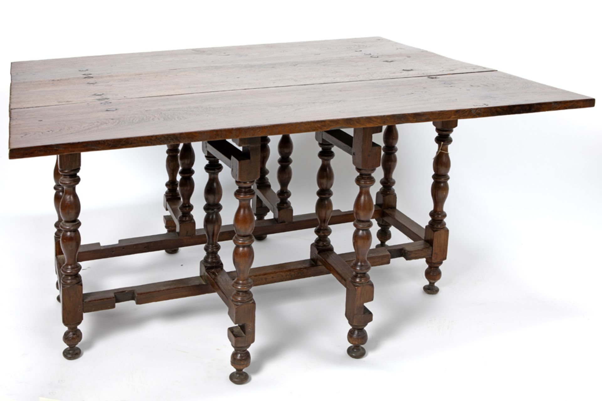 18th Cent. folding table in oak with folding base and rectangular top || Achttiende eeuwse klaptafel - Image 3 of 3