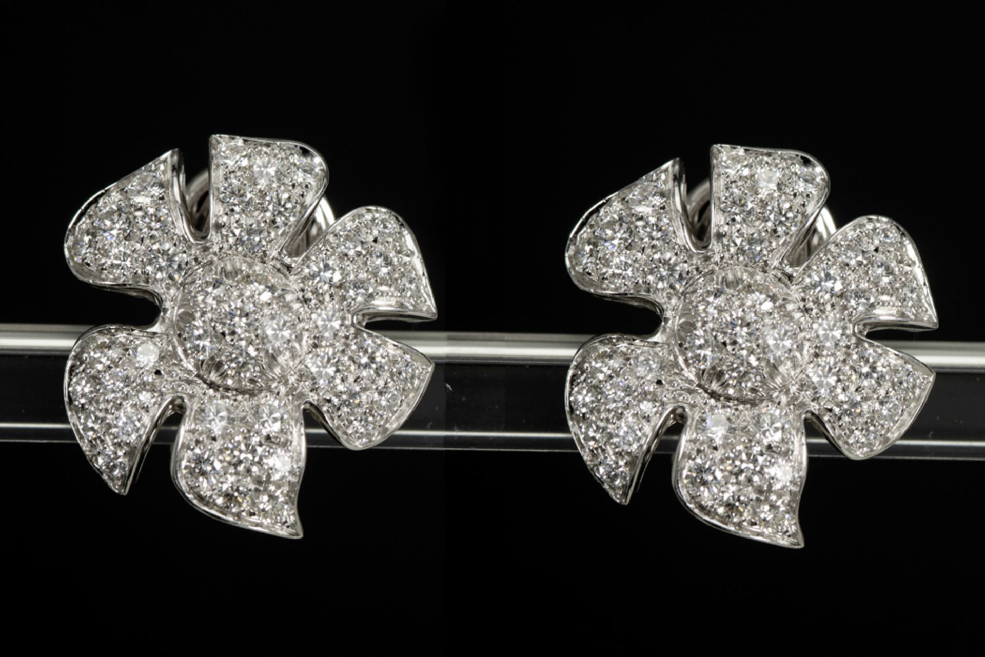 very nice pair of earrings in white gold (18 carat) with ca 3,80 carat of top quality brilliant