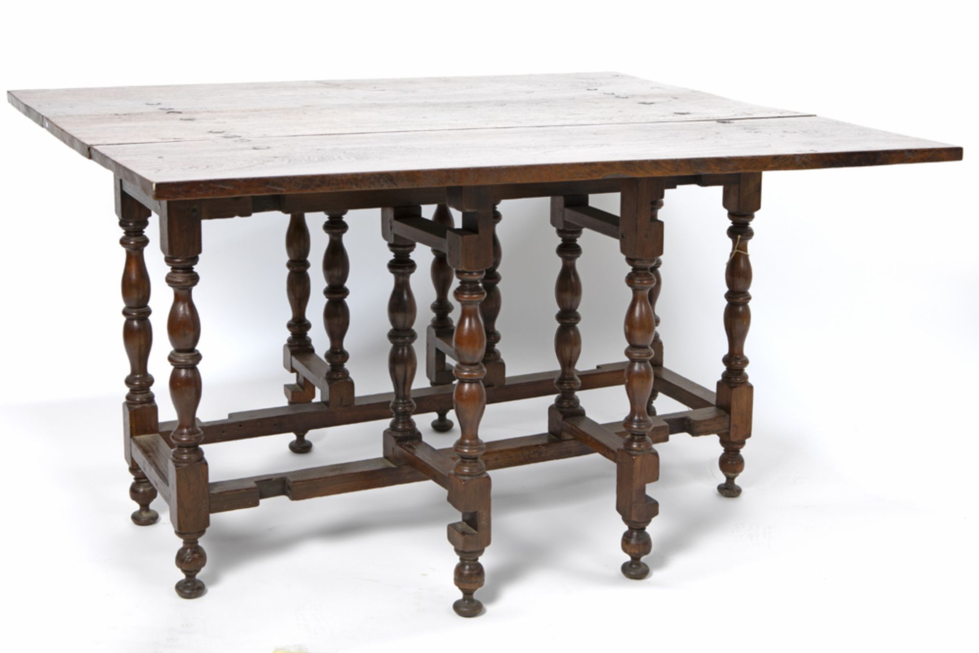 18th Cent. folding table in oak with folding base and rectangular top || Achttiende eeuwse klaptafel - Image 2 of 3