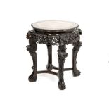 antique Chinese rose-wood pedestal with marble top || Antieke Chinese bijzettafel/hokker in