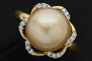 matching "Saria & C° Antwerp" ring in yellow gold (18 carat) with a typical "Saria South Sea pearl