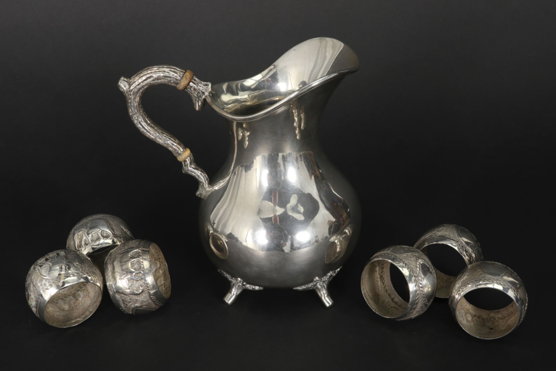 set of six napkin holders and a Dutch jug in marked silver || Lot massief zilver met een set van zes - Image 3 of 4