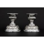 pair of Belgian candlesticks in marked silver || Paar Belgische kandelaars in massief zilver,