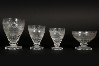 'antique' presumably French 'Baccarat' set of 73 glasses in clear crystal || Antiek allicht Frans (
