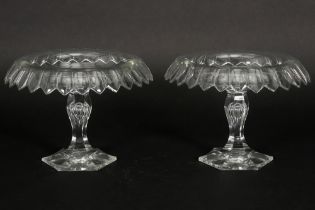 pair of antique fruit-dishes/tazzas in clear crystal || Paar antieke fruitcoupes in kleurloos