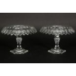 pair of antique fruit-dishes/tazzas in clear crystal || Paar antieke fruitcoupes in kleurloos