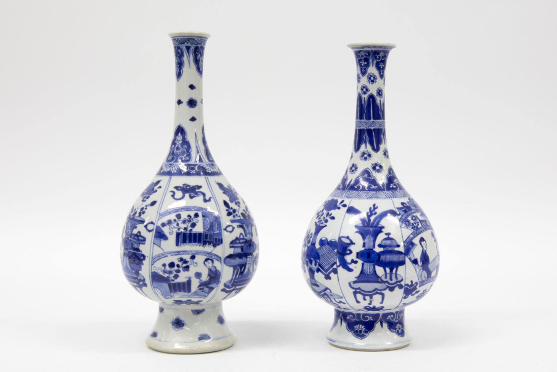 two 17th/18th Cent. Chinese Kang Hsi period vases in porcelain with finely executed blue-white - Image 4 of 6