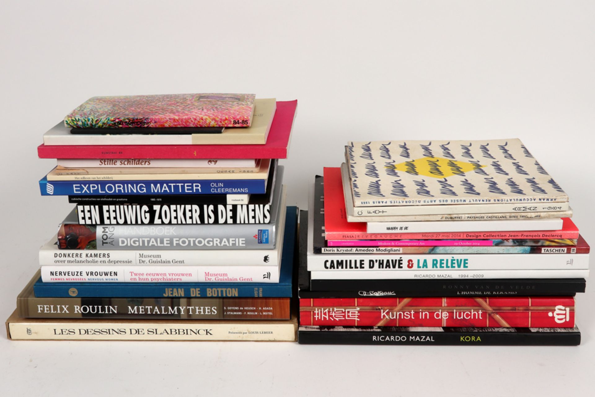 Several books, mostly about modern art || Lot kunstboeken, vooral over moderne kunst