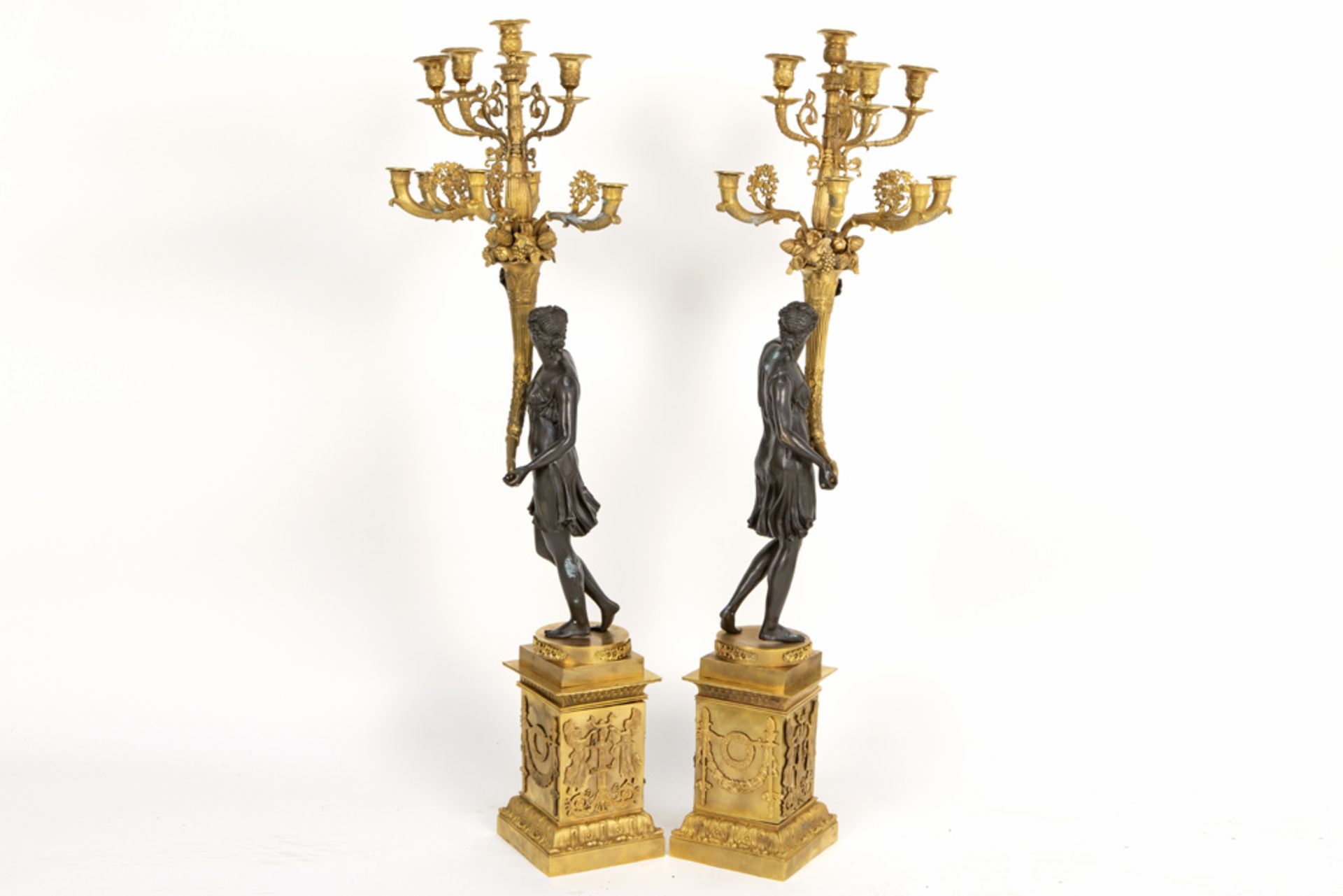pair of quite big Empire style candelabra in partially gilded bronze each with a woman, who - Bild 3 aus 4