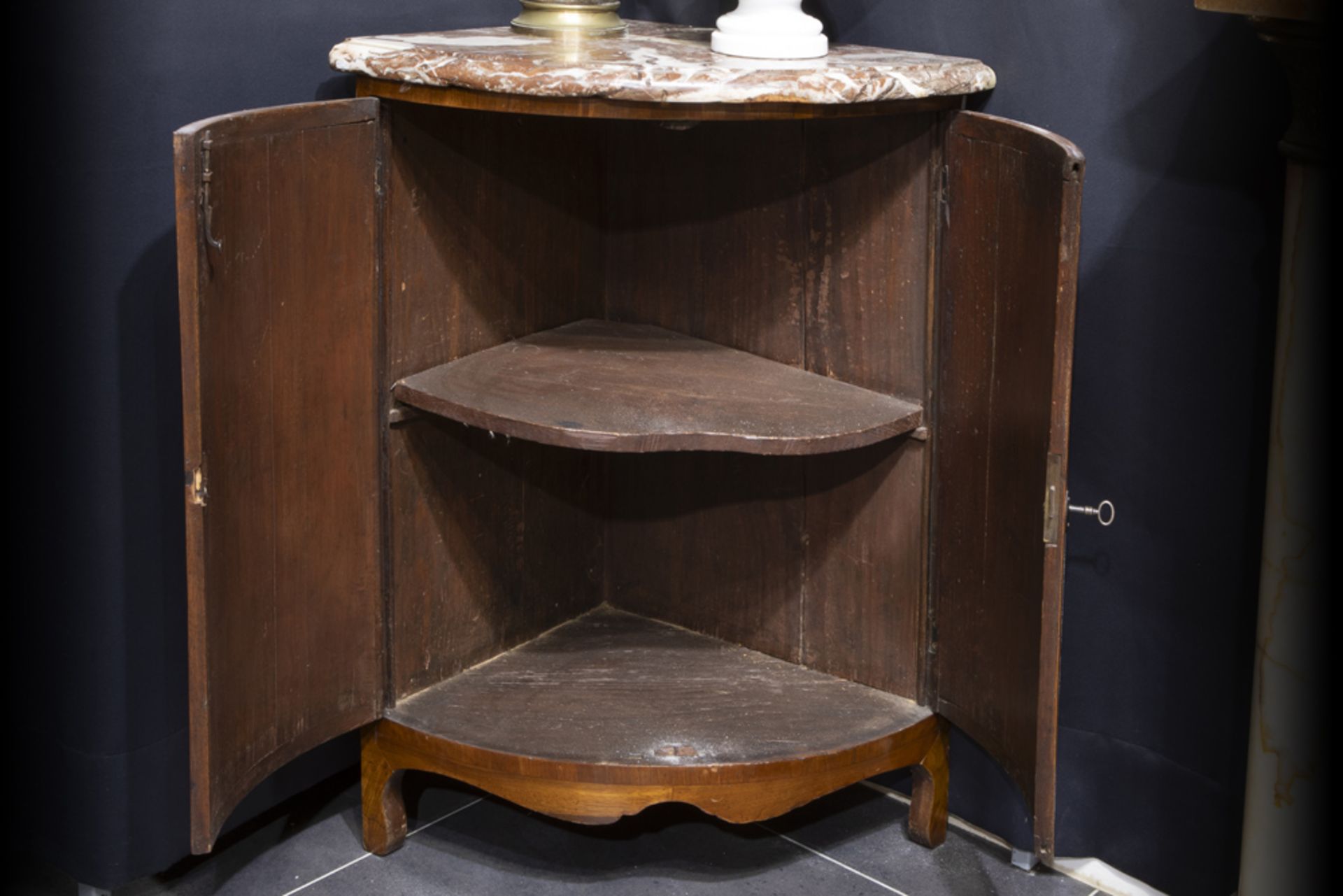 nice pair of 18th Cent. French corner cabinets in parquetry with their original marble top || - Image 3 of 5