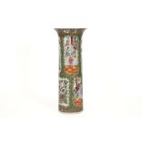 antique Chinese vase in porcelain with a Cantonese decor || Antieke Chinese vaas in porselein met