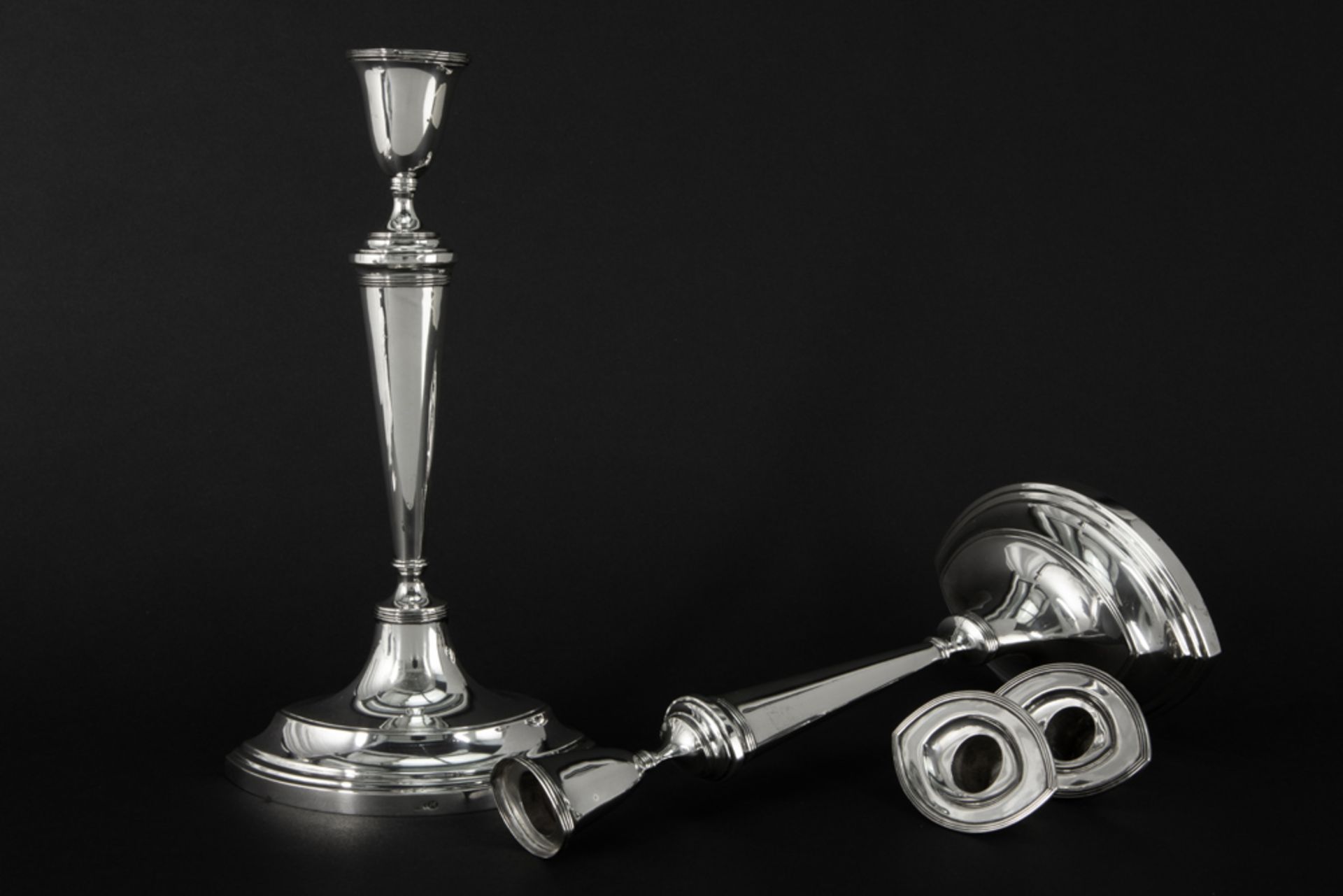 pair of antique Dutch neoclassical candlesticks in marked silver || VAN KEMPEN paar antieke - Bild 5 aus 6