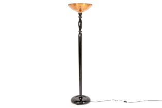 Belgian Art Deco floor lamp in ebonized wood with a red brass shade || Belgische staande Art Deco-