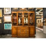 'antique' English neoclassical breakfront library bookcase in mahogany with a bureau || 'Antiek'