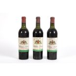 three bottles of Château Laroze St-Emilion dated 1947 || Lot van drie flessen Château Laroze St-