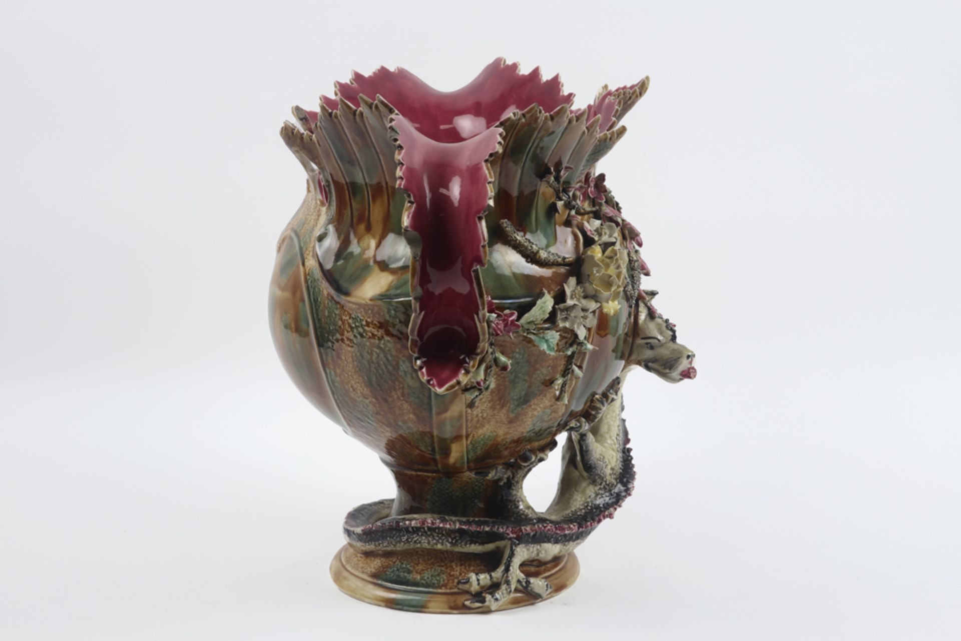quite big antique "Barbotine" bowl in ceramic with a decor of flowers and dragon || Vrij grote - Image 3 of 6