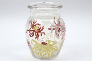 French Art Nouveau vase in clear glass with a floral decor in enamel (in the style of Legras) ||