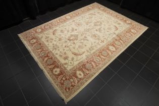 handknotted Ziegler rug in wool || Mooi handgeknoopt Ziegler tapijt met gegeometriseerde tekening op